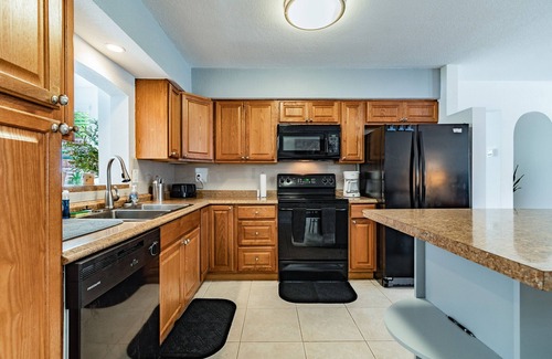 Ozona House | Cozy 3-Bed Oasis in Ozona/Palm Harbor with Kayaks Included