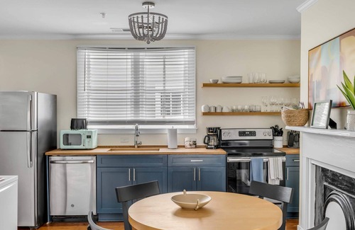 Cannonborough Elliotborough Apartment | Stylish Boho Loft at the Historic Springhouse Retreat