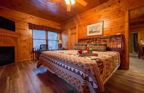 Gatlinburg Villa | Inviting Resort Log Cabin with Hot Tub & Arcade Gameroom