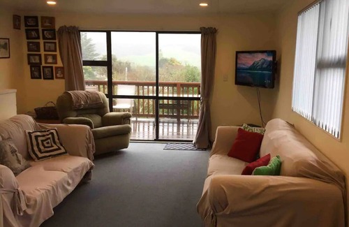Whiritoa House | Beachside Retreat with Pool and Ocean Views - 9.6/10 Rating