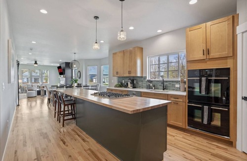 Cheyenne Apartment | Spacious Retreat Downtown Location with Game Room