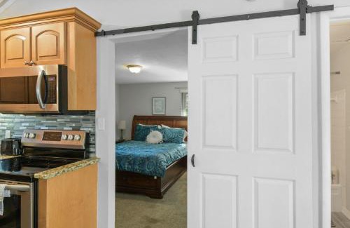 Babson Park House | Relaxing Retreat with Fenced Yard and Screened Deck