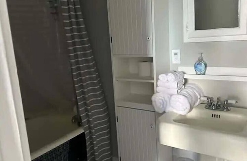 Freetown - Port Rico House | Ideal Retreat for Families with Pet-Friendly Amenities