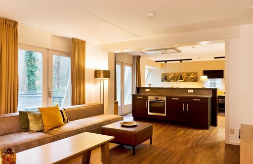 Vlagtwedde House | Welcoming Home for Families with Spa and Pool Amenities