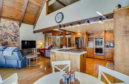 Lake Almanor Country Club House | Inviting Retreat with Backyard 1 Mi to Lake Almanor