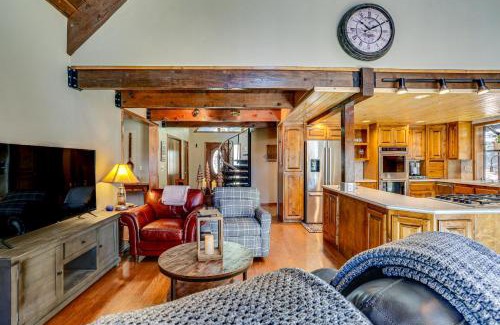 Lake Almanor Country Club House | Inviting Retreat with Backyard 1 Mi to Lake Almanor