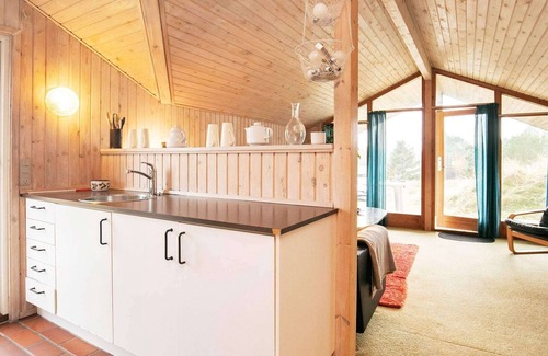 Blokhus House | Cozy 4-Person Holiday Home in Blokhus - Pet Friendly & Family Ready