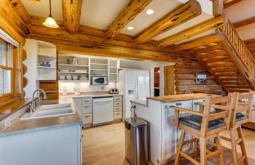 Glenwood Springs House | Cozy Rifle Cabin with Deck and Scenic Mountain Views