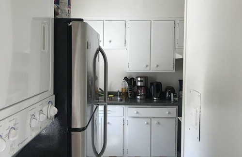 Roland Park Apartment | Premier Roland Park Apartment Near Hopkins with Spa & Kitchen