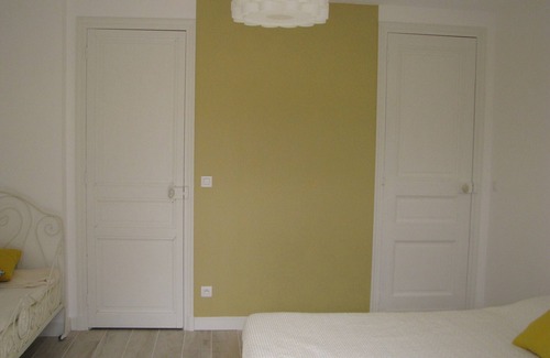 Echillais Bed & Breakfast | Family-Friendly Retreat in Charentaise with High Ratings