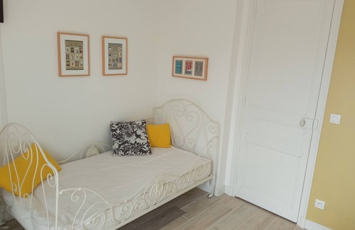 Echillais Bed & Breakfast | Family-Friendly Retreat in Charentaise with High Ratings