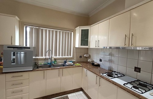 Merrylands House | Guest Rated: 10/10 with Balcony & Hot Tub Amenities