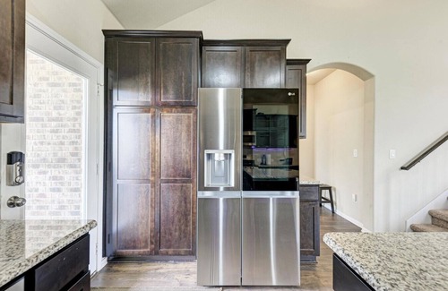 Round Rock House | Spacious Round Rock Retreat | Sleeps 16 | Near Kalahari!