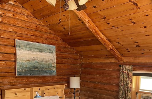 Tomahawk House | Beautiful Lodge with Pool and Shoreline Access - Rated 10/10