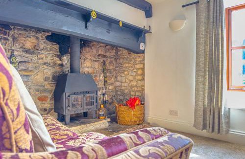 Kewstoke House | Rustic Cottage Retreat: Dog-Friendly with Cozy Log Burner