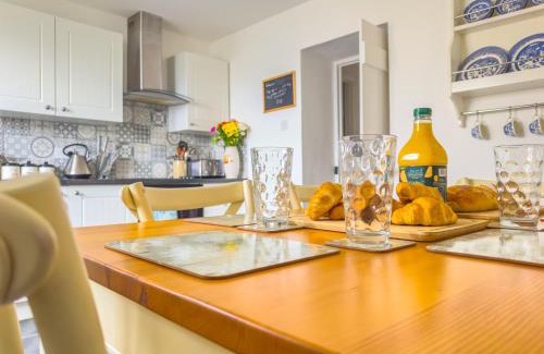 Kewstoke House | Rustic Cottage Retreat: Dog-Friendly with Cozy Log Burner
