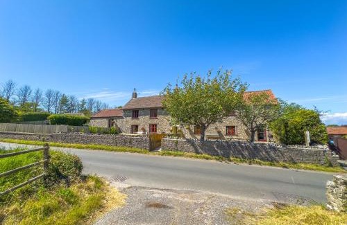 Kewstoke House | Rustic Cottage Retreat: Dog-Friendly with Cozy Log Burner