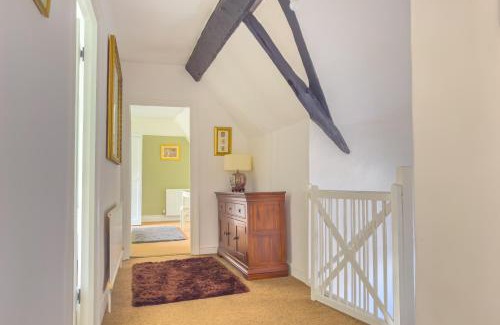 Kewstoke House | Rustic Cottage Retreat: Dog-Friendly with Cozy Log Burner