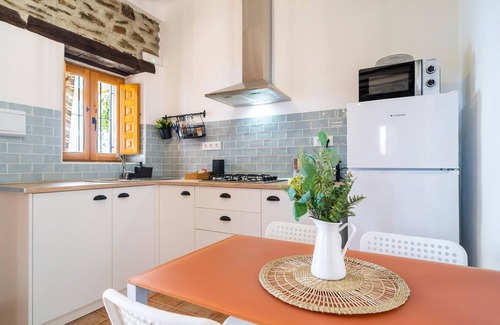 Adra House | Cozy Cottage with Ocean View & Private Pool Retreat