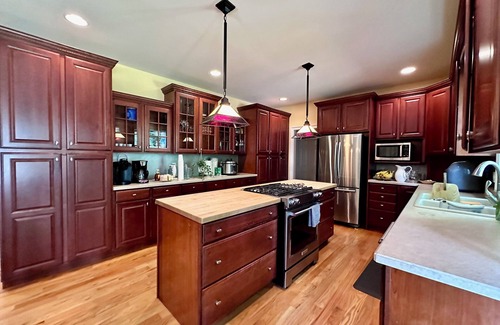 Saratoga Springs House | Stunning Saratoga Home for 20+ Near Racetrack, Pet Friendly