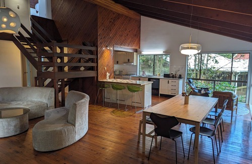 Mount Glorious House | Spacious Scandi-inspired luxury home amongst the trees - Mount Glorious summit!
