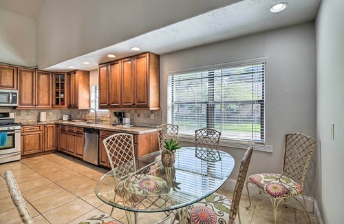 El Lago House | Seabrook Retreat with Oceanfront Views & Patio Relaxation