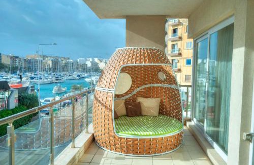 Ta' Xbiex Apartment | Seafront 3-Bedroom Retreat with Scenic Balcony Views