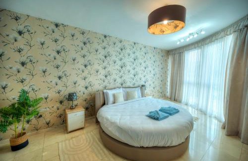 Ta' Xbiex Apartment | Seafront 3-Bedroom Retreat with Scenic Balcony Views