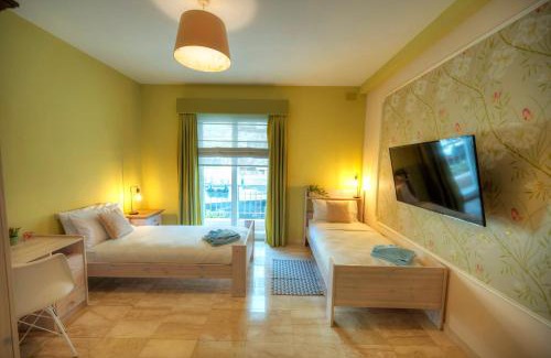Ta' Xbiex Apartment | Seafront 3-Bedroom Retreat with Scenic Balcony Views