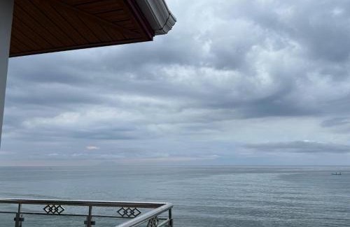 Lila House | Spacious Seaview Studio in Lila, Bohol