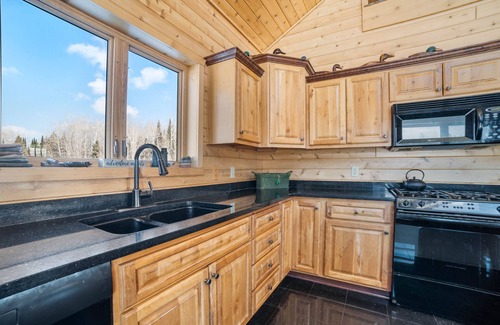 Maple House | Pet-Friendly Wild Acres Lodge with Spa & Family Amenities