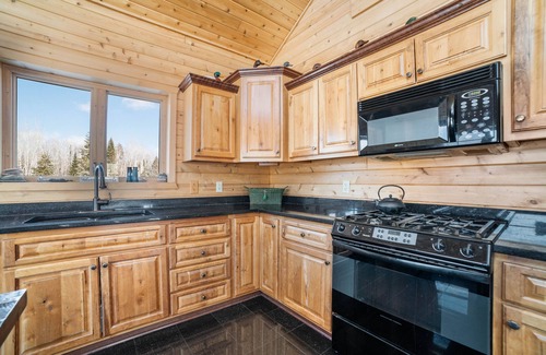 Maple House | Pet-Friendly Wild Acres Lodge with Spa & Family Amenities