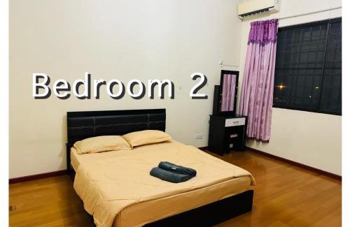 Bintulu House | Spacious Semi-D Taman Terus Homestay