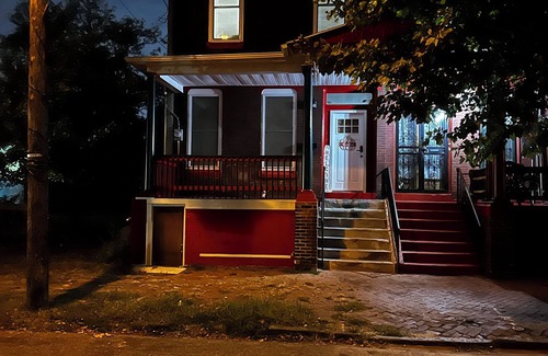 Camden House | Spacious serene 6-bedroom house with WiFi and AC in delightful Camden