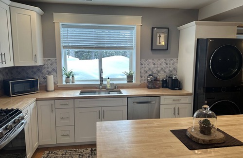 Huffman - O' Malley Apartment | Tranquil Private Retreat Near City Attractions and Amenities