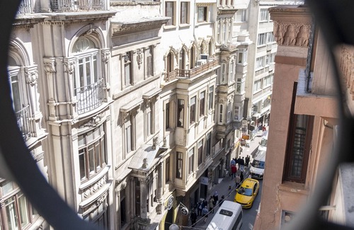 Taksim Apartment | Spacious Serenity with Comfort and Hygiene
