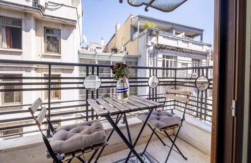 Taksim Apartment | Spacious Serenity with Comfort and Hygiene