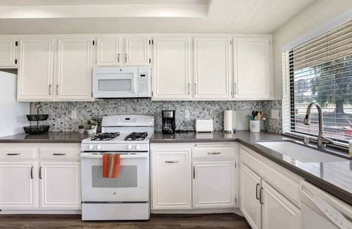 Palm Springs Condo | Spacious Single-Story Condo with Golf Course Views