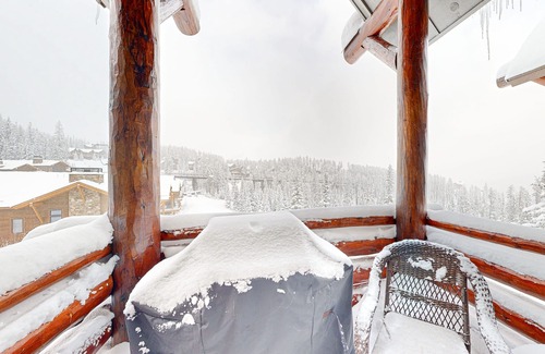 Saddle Ridge House | Unwind in Moonlight Basin: Ski-in/Ski-out Townhome with Hot Tub