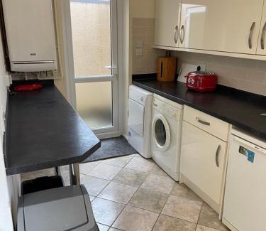 Mansfield House | Pet-Friendly 9-Bed House in Mansfield, Nottinghamshire