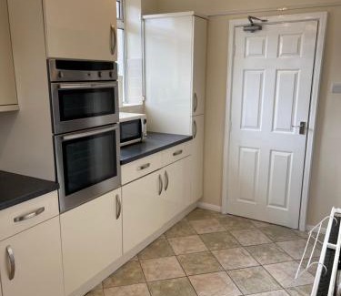 Mansfield House | Pet-Friendly 9-Bed House in Mansfield, Nottinghamshire
