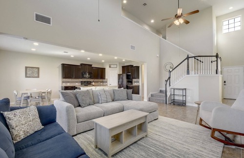 Austin House | Spacious South Austin 3br/2.5ba with Amazing Natural Light, Fenced Backyard