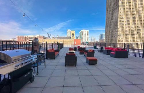 Near South Side Apartment | Family-Friendly McCormick Unit with Hot Tub & Gym Access