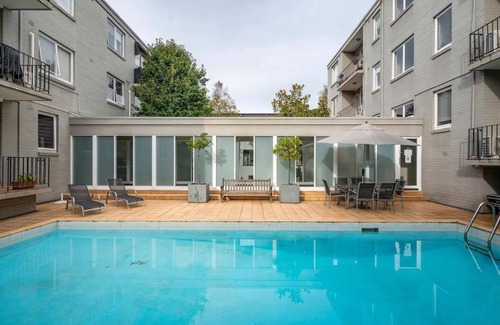 South Yarra Apartment | Stylish South Yarra Apartment with Pool and Ocean View