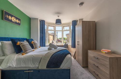 Portswood House | Elegant Southampton House Retreat for Families and Pets