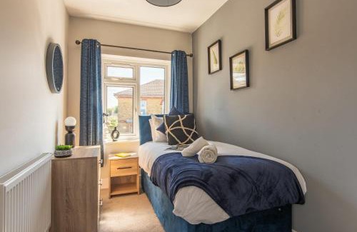 Portswood House | Elegant Southampton House Retreat for Families and Pets