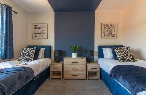 Portswood House | Elegant Southampton House Retreat for Families and Pets