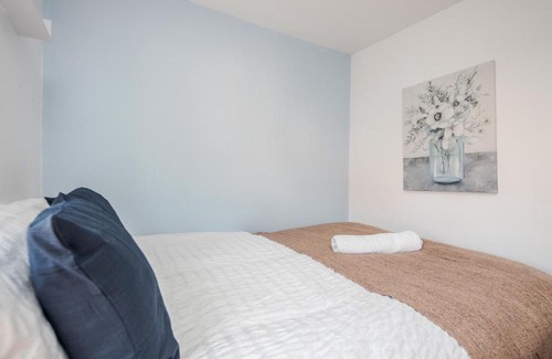 Stanford-le-Hope Apartment | Inviting TMS Cheerful 5BDR House with Free Parking in Thurrock