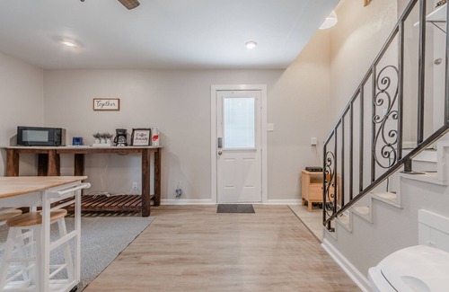 Oak Cliff House | Family-Friendly Stay in Oak Cliff with Kitchen Amenities
