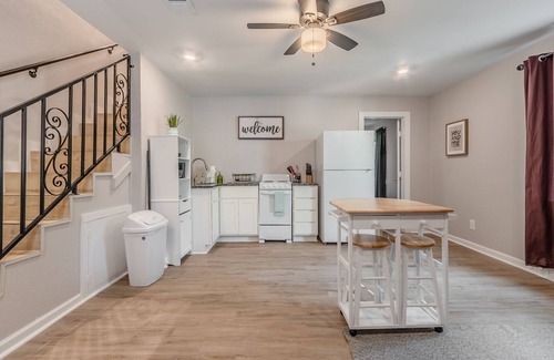 Oak Cliff House | Family-Friendly Stay in Oak Cliff with Kitchen Amenities